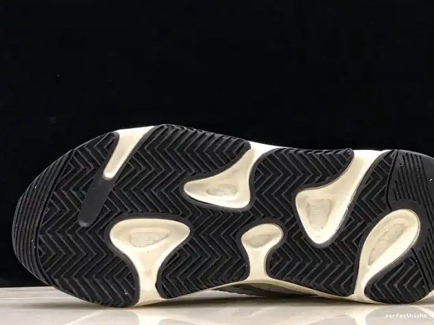 V2 Static Yeezy Adidas EF2829 Boost 700 0524